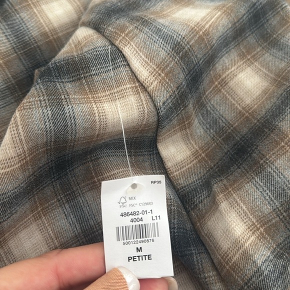 Old Navy Mini Skirt in Shadow Plaid - Picture 6 of 6